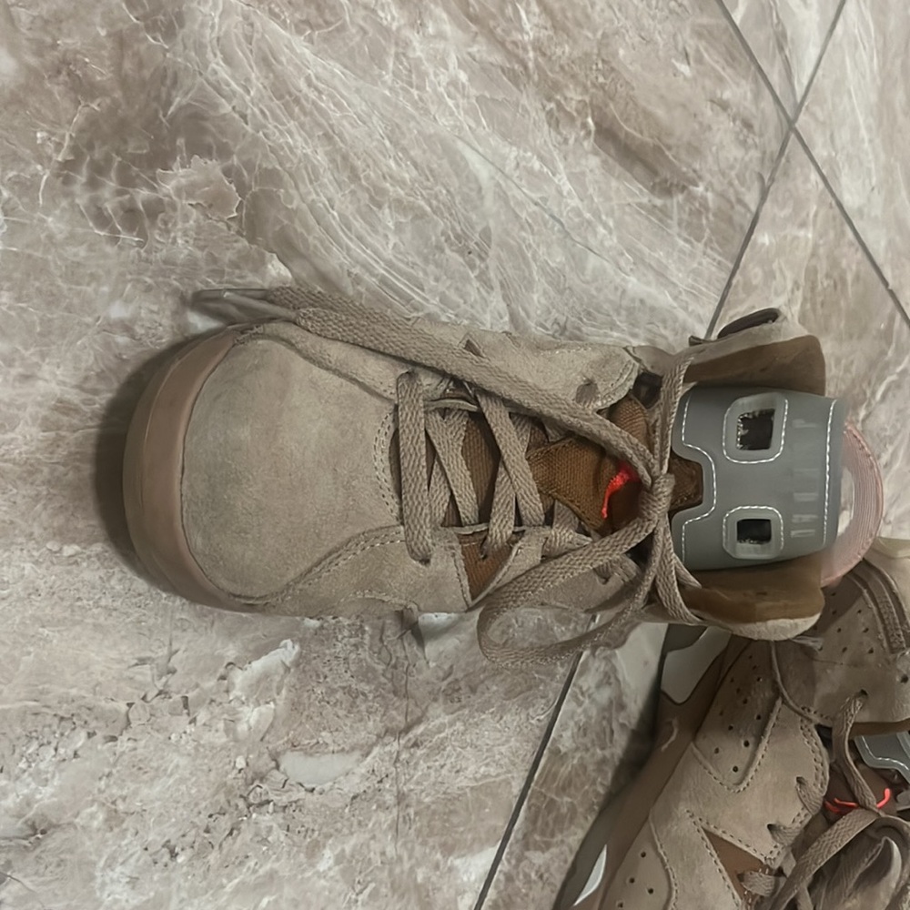 Travis Scott x Jordan 6 Retro - Picture 2 of 5